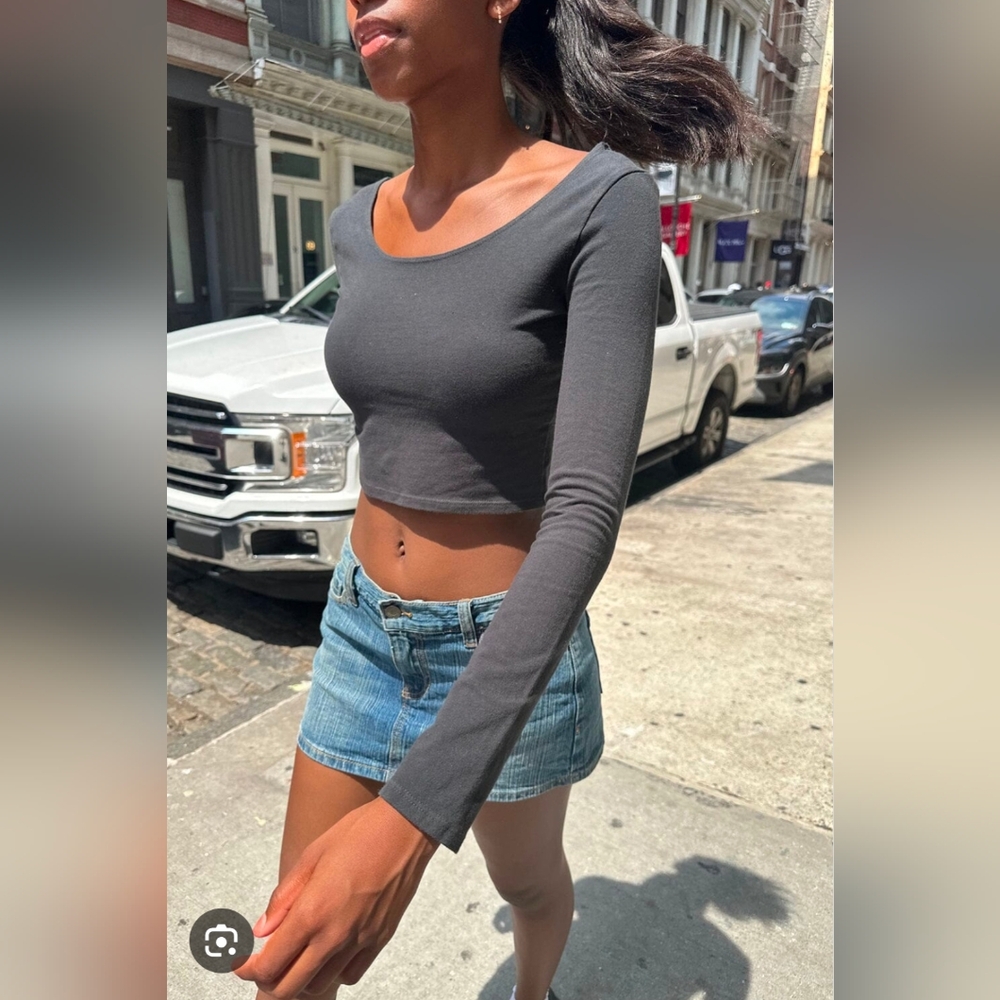 Brandy Melville Gray Cotton Jillian Crop Top Long Sleeve Tee Size S Scoop Neck